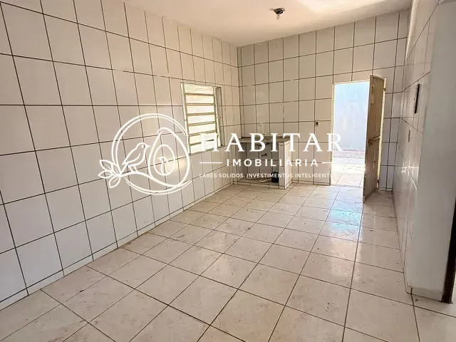 Casa 2 quartos e 1 banheiro, à venda, no bairro Aeroporto em Corumbá