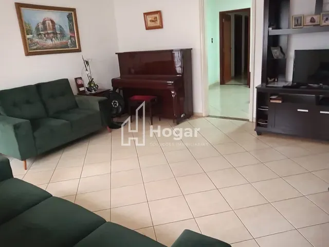 Casa com 330m² 4 quartos e 2 banheiros, à venda, no bairro Jardim Santo Antônio em Londrina