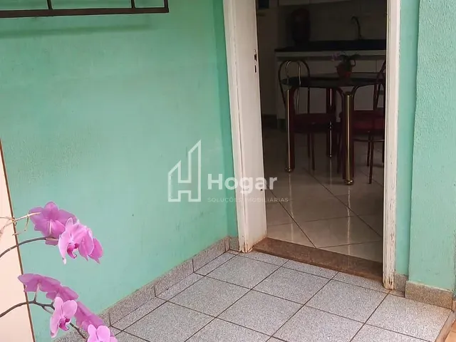 Casa com 330m² 4 quartos e 2 banheiros, à venda, no bairro Jardim Santo Antônio em Londrina