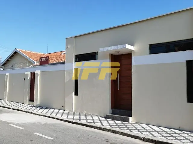 Casa com 245m² 11 quartos e 3 banheiros, à venda, no bairro Centro em Taubaté