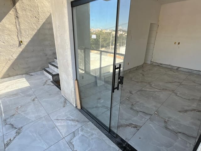 Casa com 170m² 3 quartos e 2 banheiros, à venda, no bairro Vale das Orquídeas em Contagem