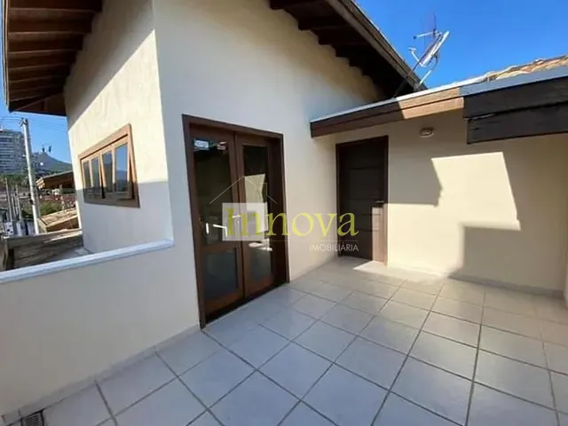 Casa com 360m² 3 quartos e 5 banheiros, à venda, no bairro Indaiá em Caraguatatuba