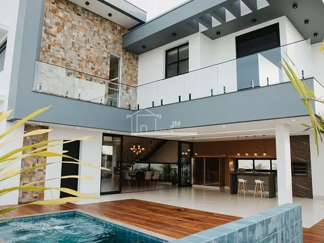 Casa 4 quartos e 6 banheiros, à venda, no bairro Granja Marileusa em Uberlândia