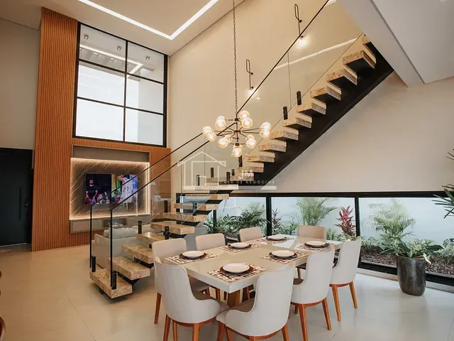 Casa 4 quartos e 6 banheiros, à venda, no bairro Granja Marileusa em Uberlândia