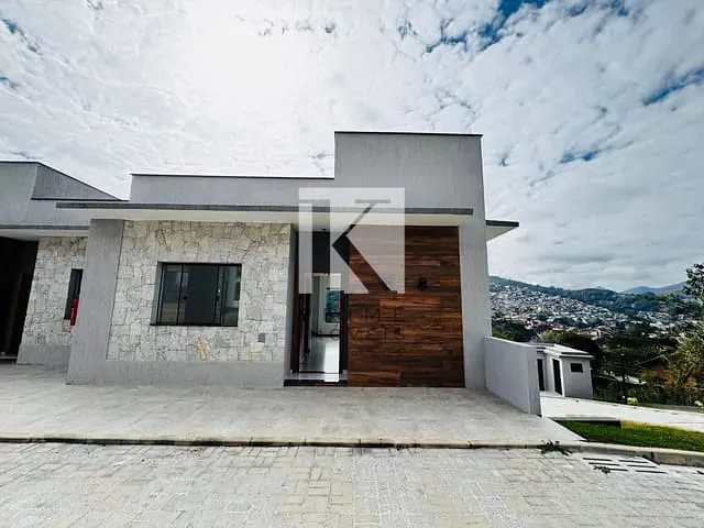Casa com 150m² 3 quartos e 2 banheiros, à venda, no bairro Golfe em Teresópolis