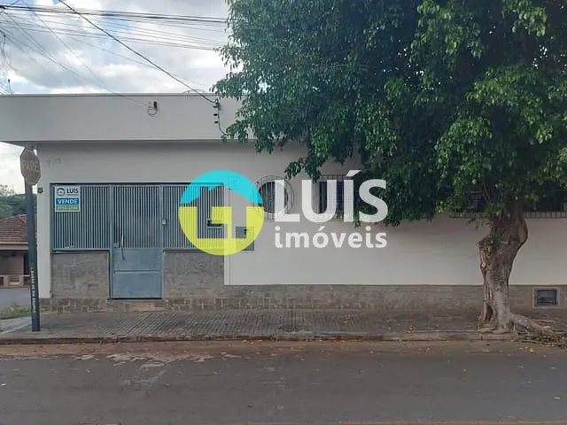 Casa 3 quartos e 2 banheiros, à venda, no bairro Centro em Guaranésia