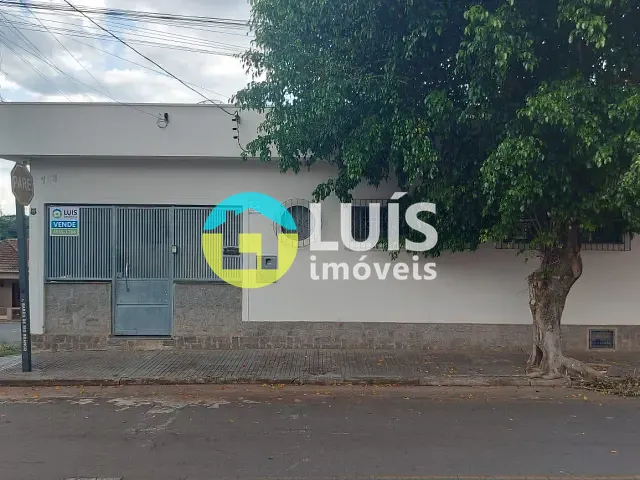 Casa 3 quartos e 2 banheiros, à venda, no bairro Centro em Guaranésia