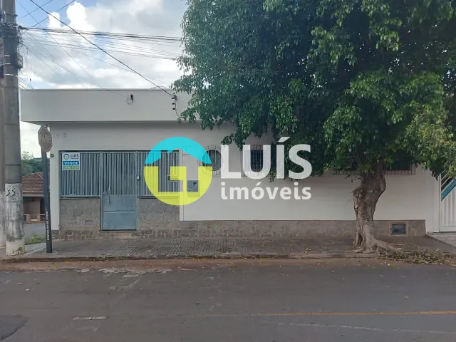 Casa 3 quartos e 2 banheiros, à venda, no bairro Centro em Guaranésia