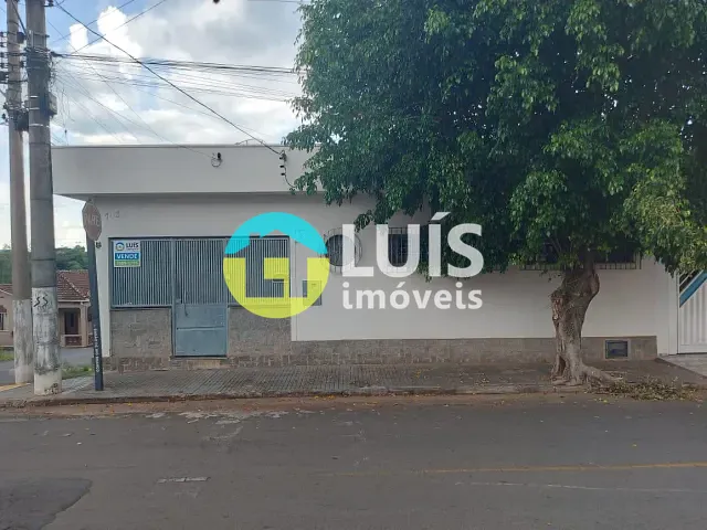 Casa 3 quartos e 2 banheiros, à venda, no bairro Centro em Guaranésia