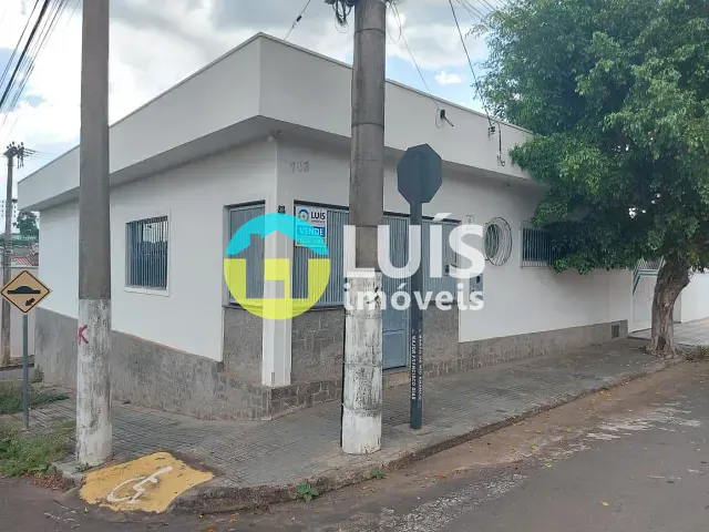 Casa 3 quartos e 2 banheiros, à venda, no bairro Centro em Guaranésia