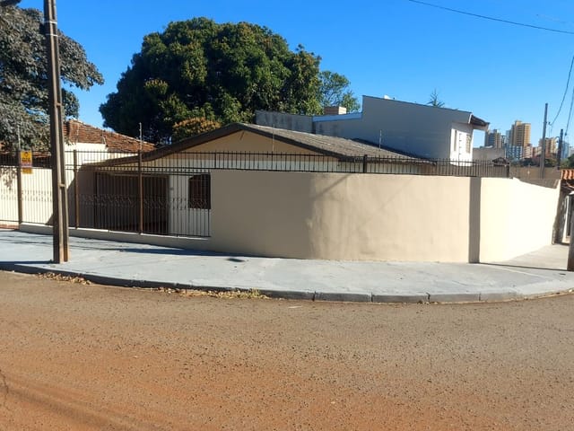 Foto do Casa - Casa com 3 dormitórios para alugar, 90 m² por R$ 1.800,00/mês - Califórnia - Londrina/PR | Imobiliária Natal LTDA
