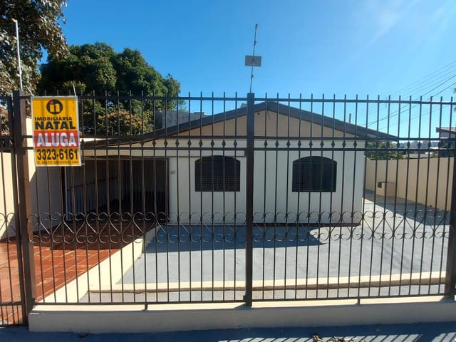 Foto do Casa - Casa com 3 dormitórios para alugar, 90 m² por R$ 1.800,00/mês - Califórnia - Londrina/PR | Imobiliária Natal LTDA
