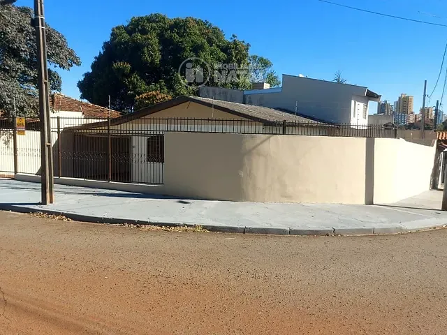 Casa com 250m² 3 quartos e 2 banheiros, para alugar, no bairro Califórnia em Londrina
