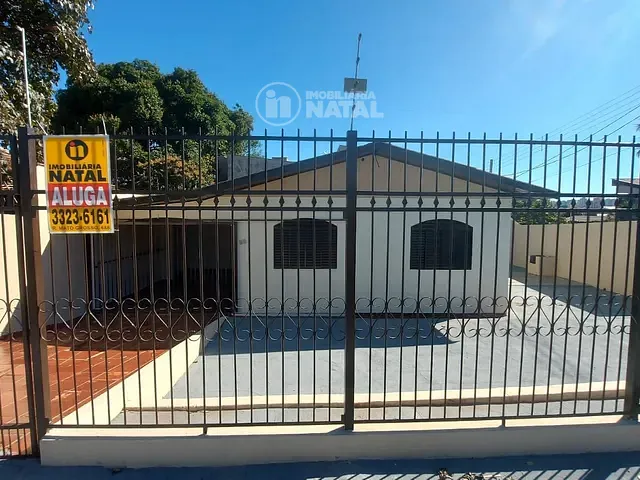 Casa com 250m² 3 quartos e 2 banheiros, para alugar, no bairro Califórnia em Londrina