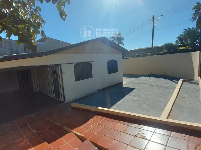 Casa com 250m² 3 quartos e 2 banheiros, para alugar, no bairro Califórnia em Londrina