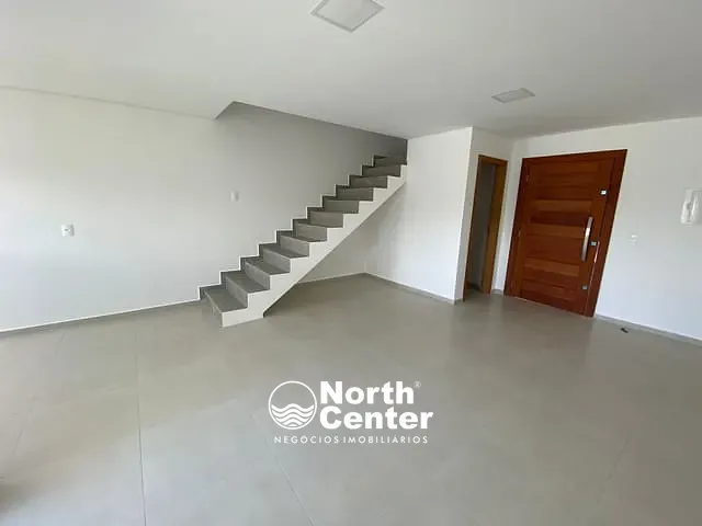 Casa com 150m² 3 quartos e 2 banheiros, à venda, no bairro Costeira em Balneário Barra do Sul