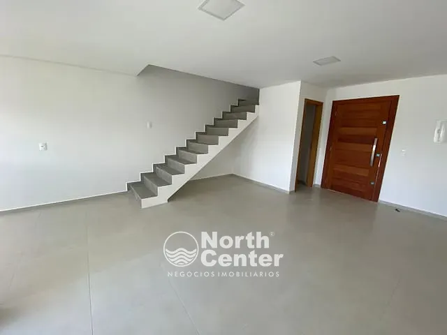 Casa com 150m² 3 quartos e 2 banheiros, à venda, no bairro Costeira em Balneário Barra do Sul