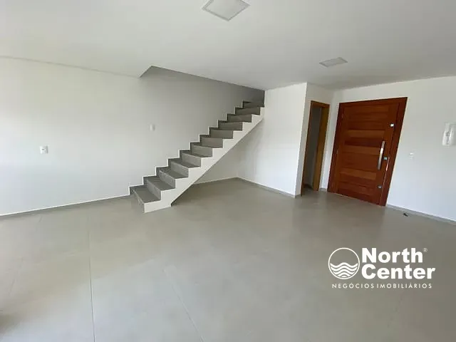 Casa com 150m² 3 quartos e 2 banheiros, à venda, no bairro Costeira em Balneário Barra do Sul