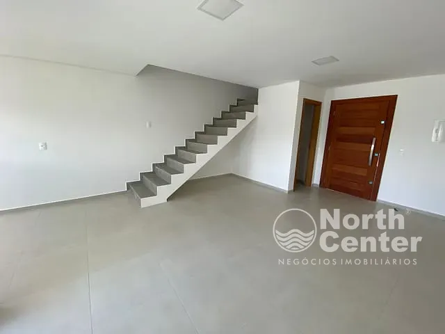 Casa com 150m² 3 quartos e 2 banheiros, à venda, no bairro Costeira em Balneário Barra do Sul