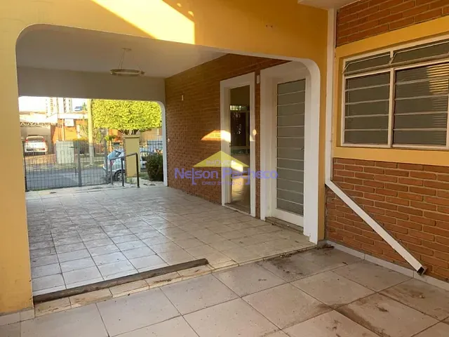 Casa com 253m² 3 quartos e 2 banheiros, à venda, no bairro Centro em Capivari