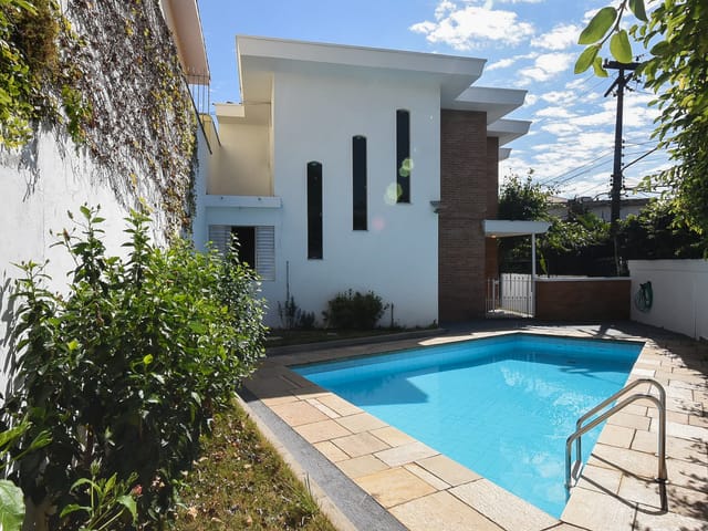 Foto do Casa - Sobrado Residencial de 200 m2 com Piscina para alugar, na Vila Madalena, em São Paulo, com 3 quartos ( 1 suíte), escritório e edícula | Pecoraro Imóveis