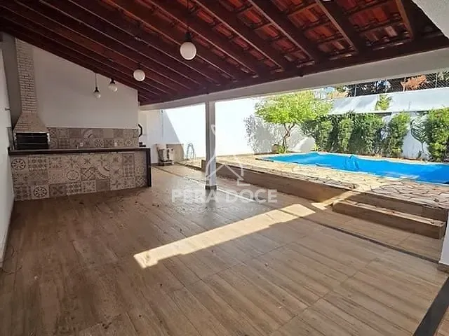 Casa com 470m² 3 quartos e 3 banheiros, à venda, no bairro São Benedito em Uberaba