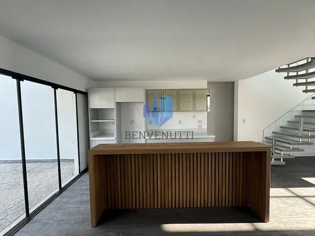 Casa com 375m² 4 quartos e 3 banheiros, à venda ou para alugar, no bairro Santa Regina em Camboriú