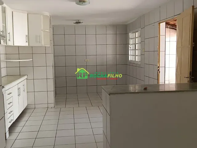 Casa com 200m² 4 quartos e 2 banheiros, à venda, no bairro Itaperu em Teresina