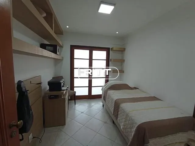 Casa com 300m² 3 quartos e 3 banheiros, à venda, no bairro Vila Faustina II em Valinhos