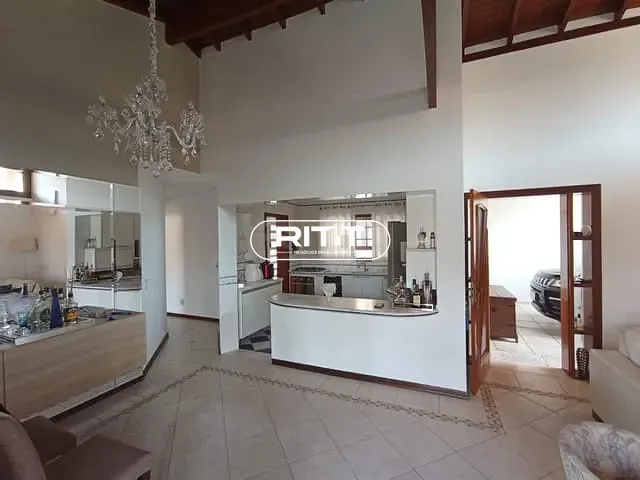 Casa com 300m² 3 quartos e 3 banheiros, à venda, no bairro Vila Faustina II em Valinhos