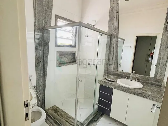 Casa 4 quartos e 7 banheiros, à venda ou para alugar, no bairro Nossa Senhora de Fátima em Patrocínio