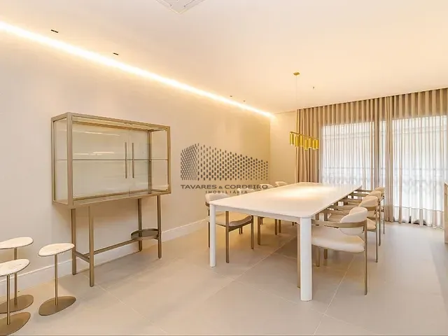 Casa com 266m² 3 quartos e 6 banheiros, à venda, no bairro Ahú em Curitiba