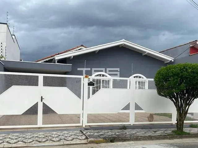 Casa com 250m² 3 quartos e 1 banheiro, à venda, no bairro Jardim Maria Augusta em Taubaté