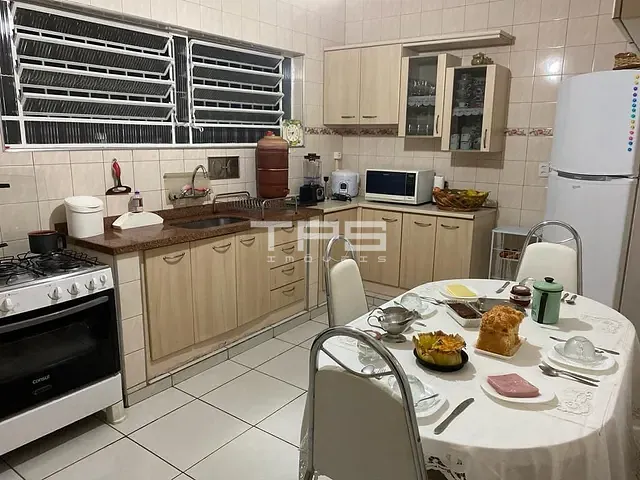 Casa com 250m² 3 quartos e 1 banheiro, à venda, no bairro Jardim Maria Augusta em Taubaté