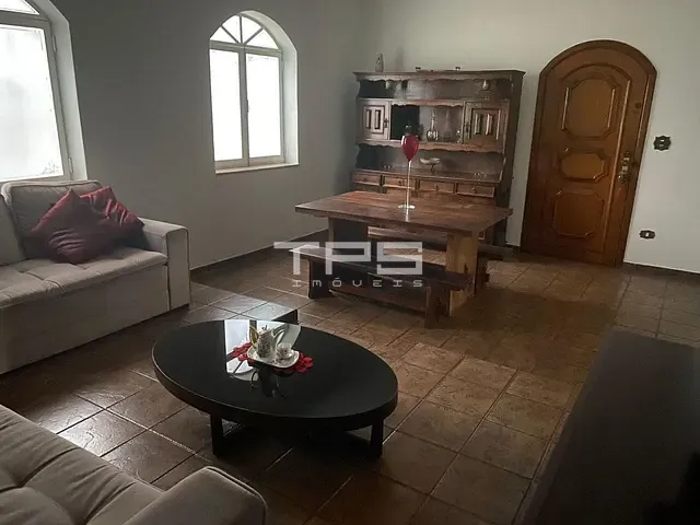 Casa com 250m² 3 quartos e 1 banheiro, à venda, no bairro Jardim Maria Augusta em Taubaté