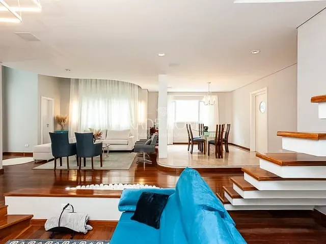 Casa com 484m², à venda, no bairro Mercês em Curitiba