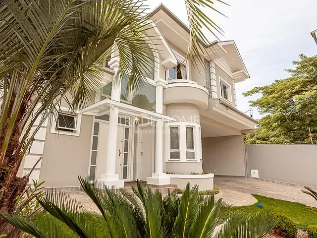 Casa com 484m², à venda, no bairro Mercês em Curitiba