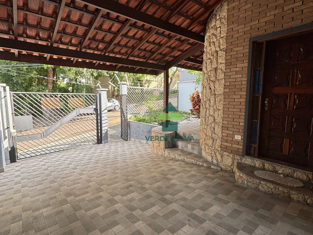 Casa com 300m² 4 quartos e 4 banheiros, para alugar, no bairro Jardim do Lago em Atibaia