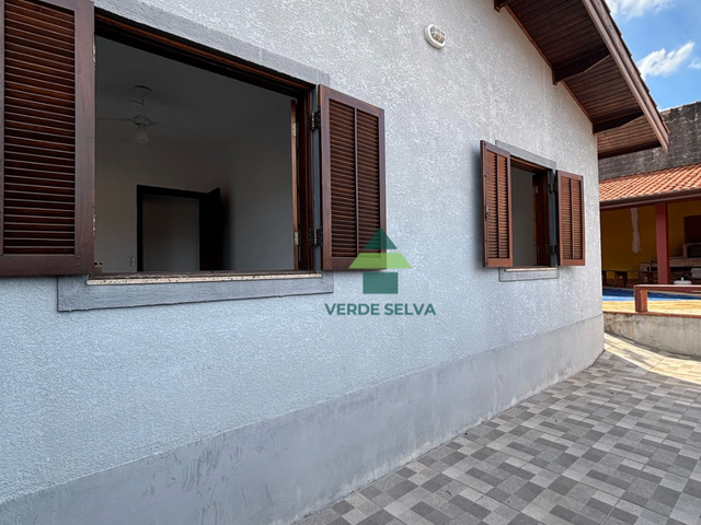 Casa com 300m² 4 quartos e 4 banheiros, para alugar, no bairro Jardim do Lago em Atibaia