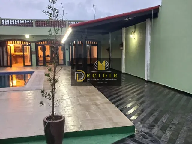 Casa com 300m² 4 quartos e 2 banheiros, à venda, no bairro nova itanhaem em Itanhaém
