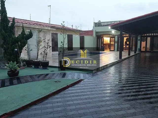 Casa com 300m² 4 quartos e 2 banheiros, à venda, no bairro nova itanhaem em Itanhaém