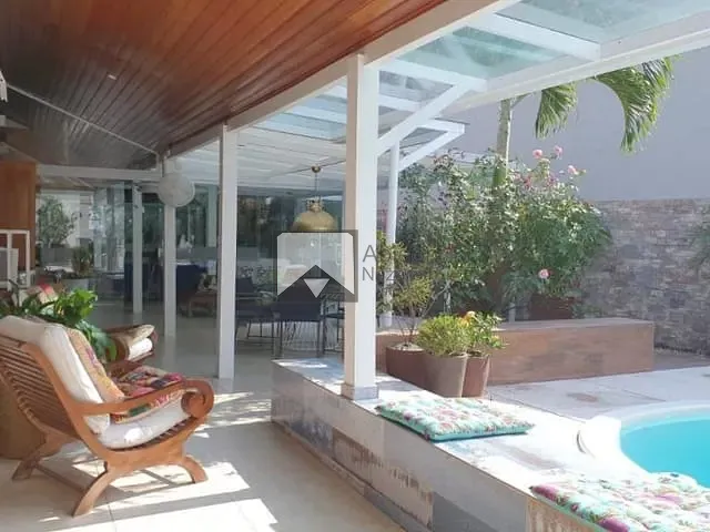 Casa com 800m² 4 quartos e 3 banheiros, à venda, no bairro Pendotiba em Niterói