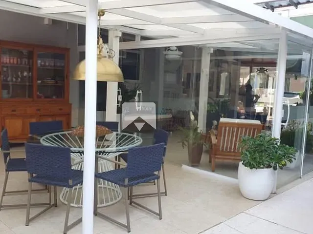 Casa com 800m² 4 quartos e 3 banheiros, à venda, no bairro Pendotiba em Niterói