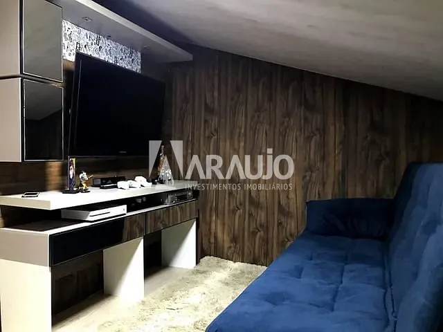 Casa com 200m² 2 quartos e 2 banheiros, à venda, no bairro Espinheiros em Itajaí