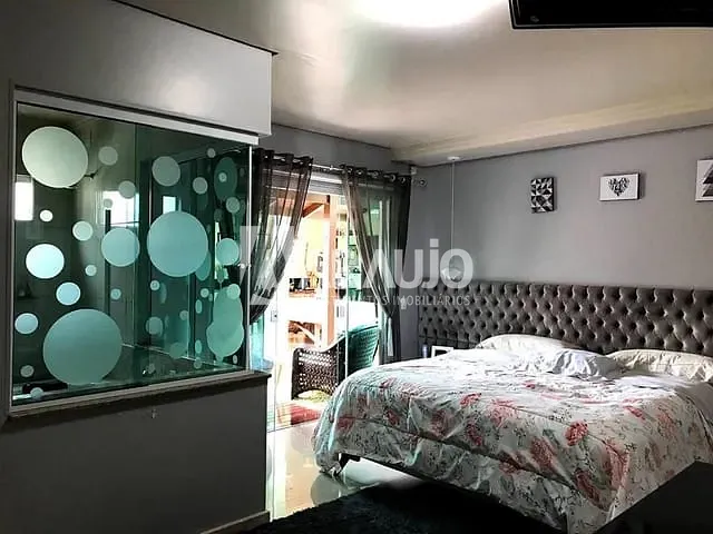 Casa com 200m² 2 quartos e 2 banheiros, à venda, no bairro Espinheiros em Itajaí