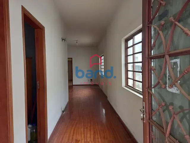 Casa com 375m² 4 quartos e 1 banheiro, à venda, no bairro Centro em Porto Feliz