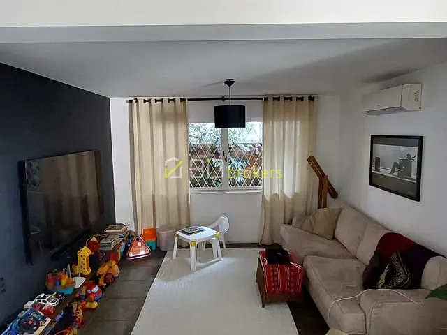 Casa com 700m² 4 quartos e 5 banheiros, à venda, no bairro Jardim Everest em São Paulo