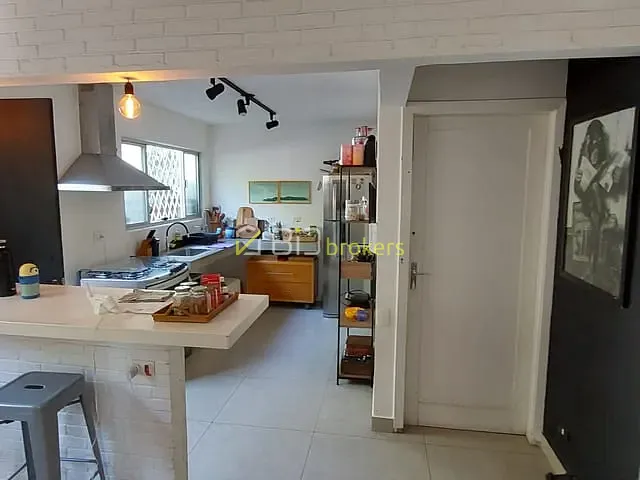 Casa com 700m² 4 quartos e 5 banheiros, à venda, no bairro Jardim Everest em São Paulo
