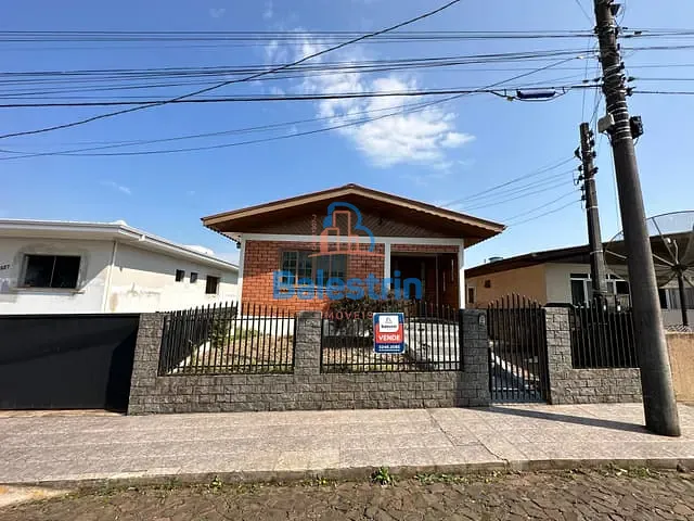 Casa 3 quartos e 2 banheiros, à venda, no bairro Centro em Fraiburgo