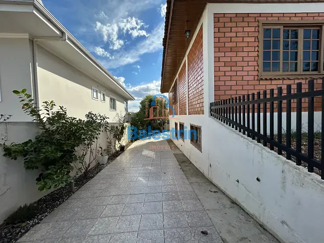 Casa 3 quartos e 2 banheiros, à venda, no bairro Centro em Fraiburgo